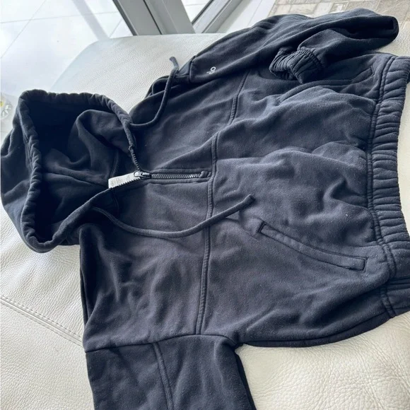 Cropped Alo yoga hoodie - Picture 3 of 4